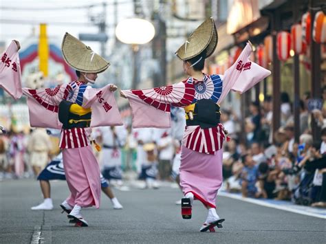 modern 意味: 伝統と革新の狭間で揺れる日本文化